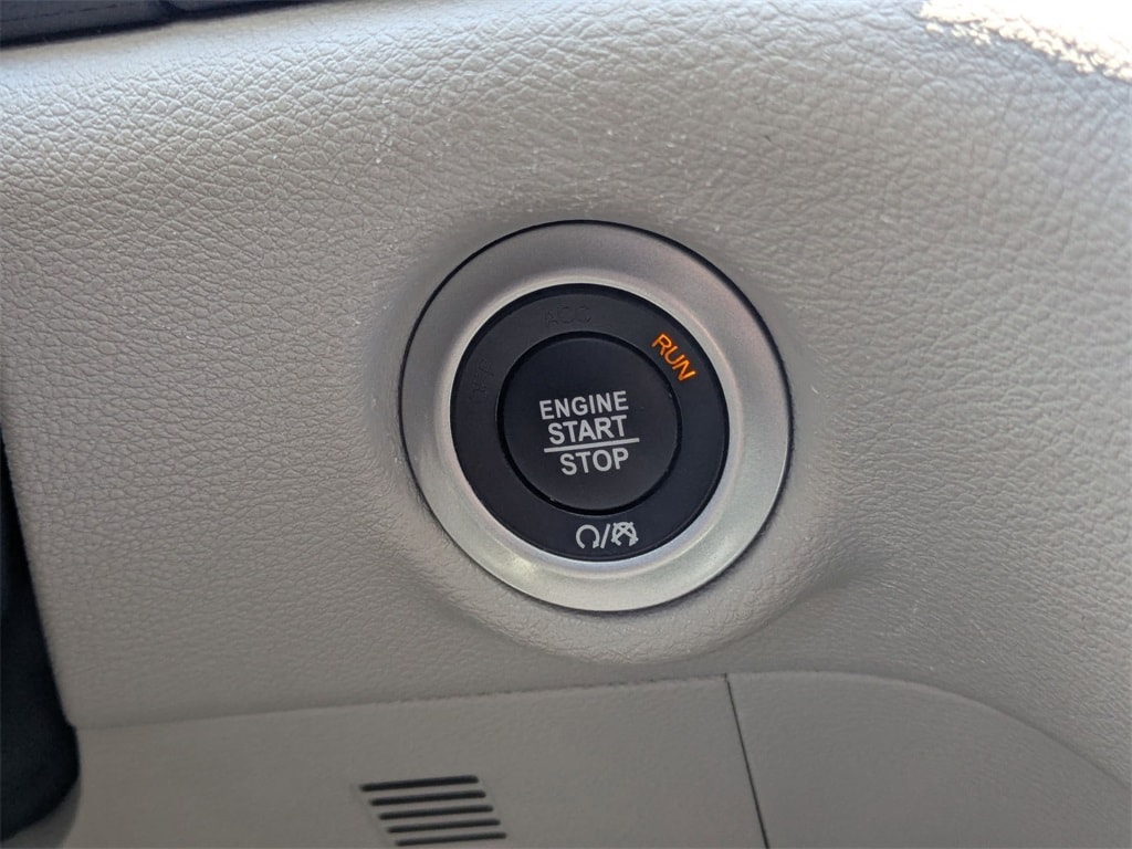 2023 Chrysler Pacifica Touring L 24