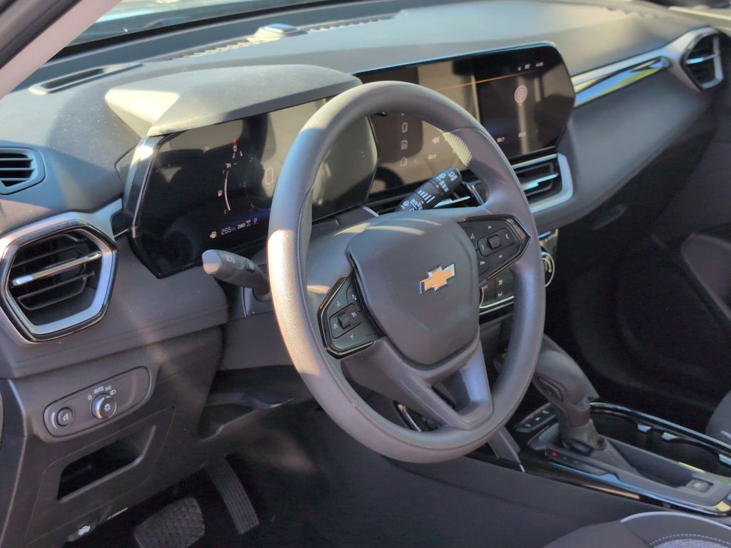 Thumbnail: 2025 Chevrolet TrailBlazer - 15