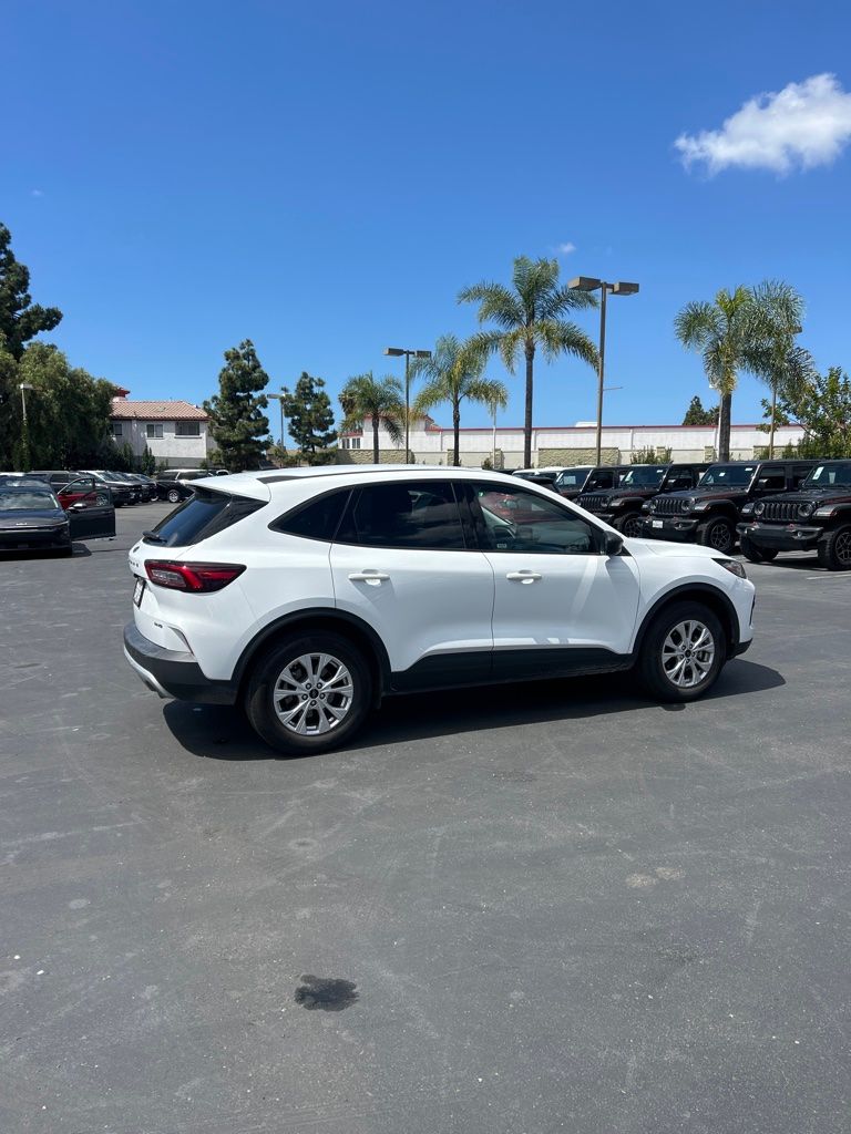 Thumbnail: 2025 Ford Escape - 8