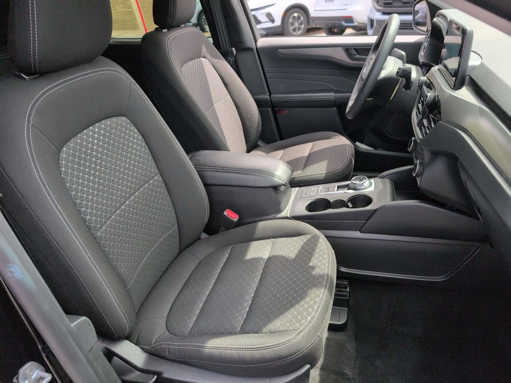 Thumbnail: 2025 Ford Escape - 31
