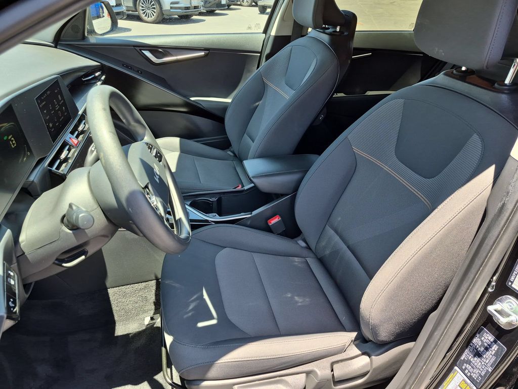 Thumbnail: 2025 Kia Niro - 25