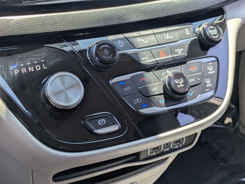 2023 Chrysler Pacifica Touring L 22