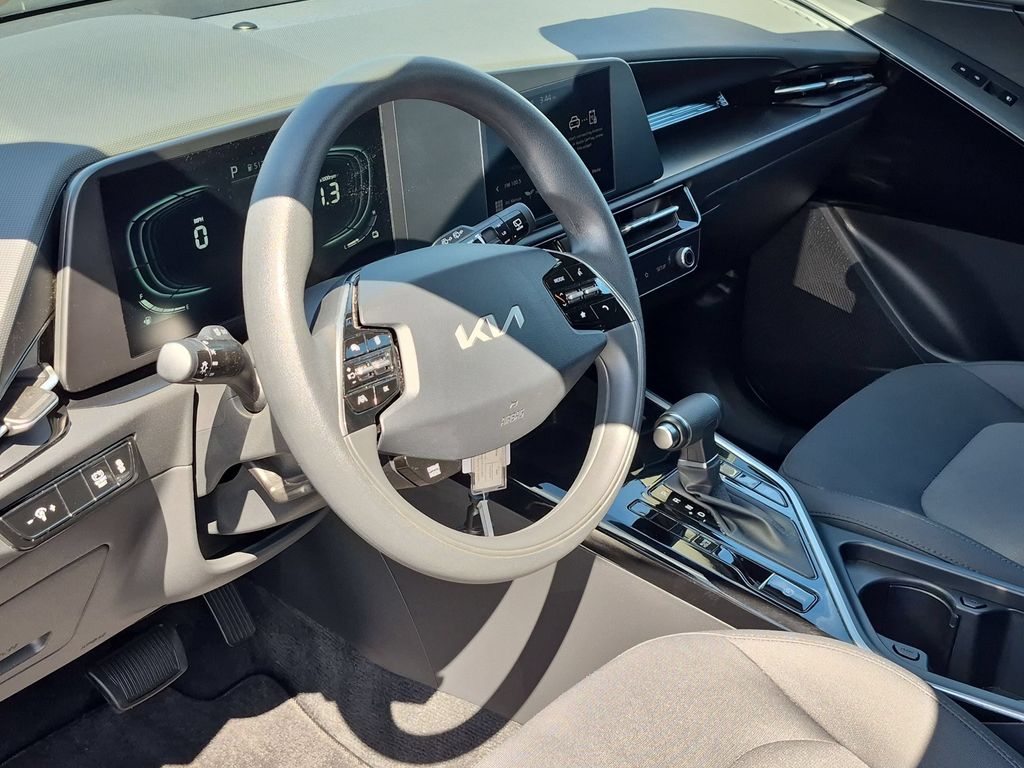 Thumbnail: 2025 Kia Niro - 15
