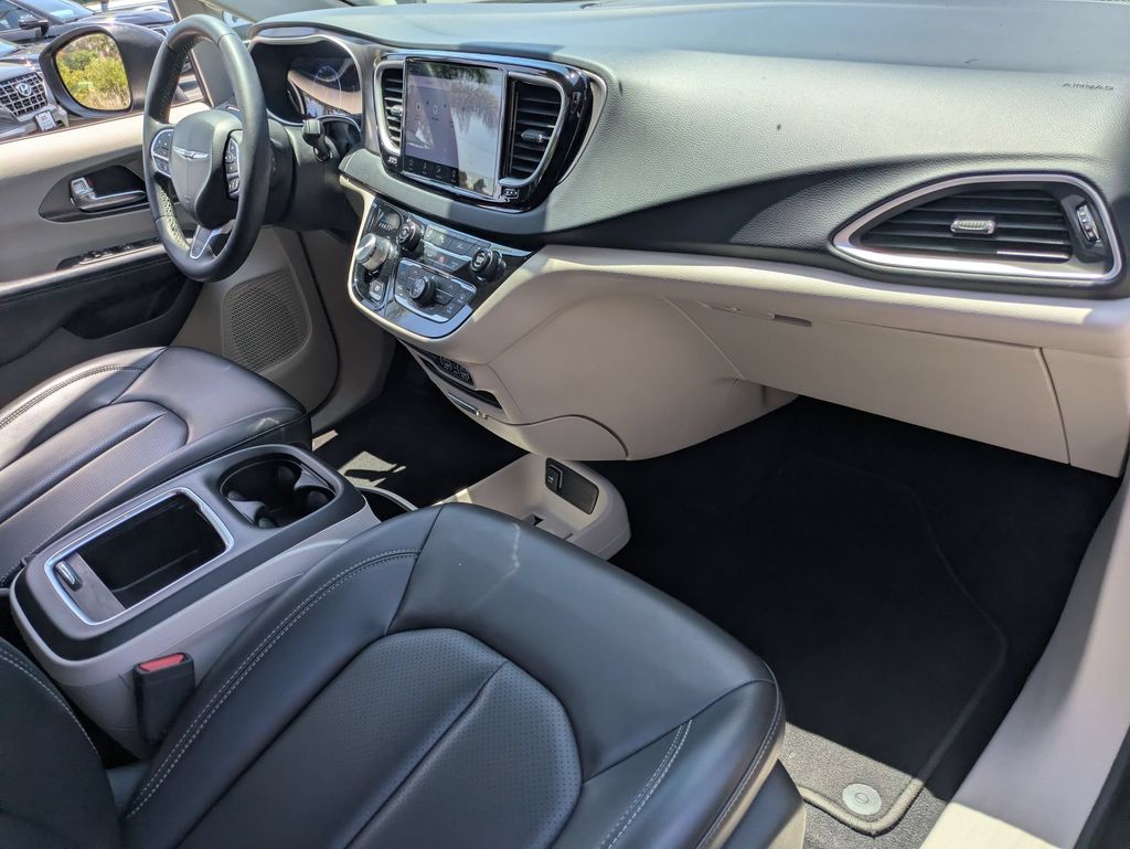 Thumbnail: 2023 Chrysler Pacifica - 32
