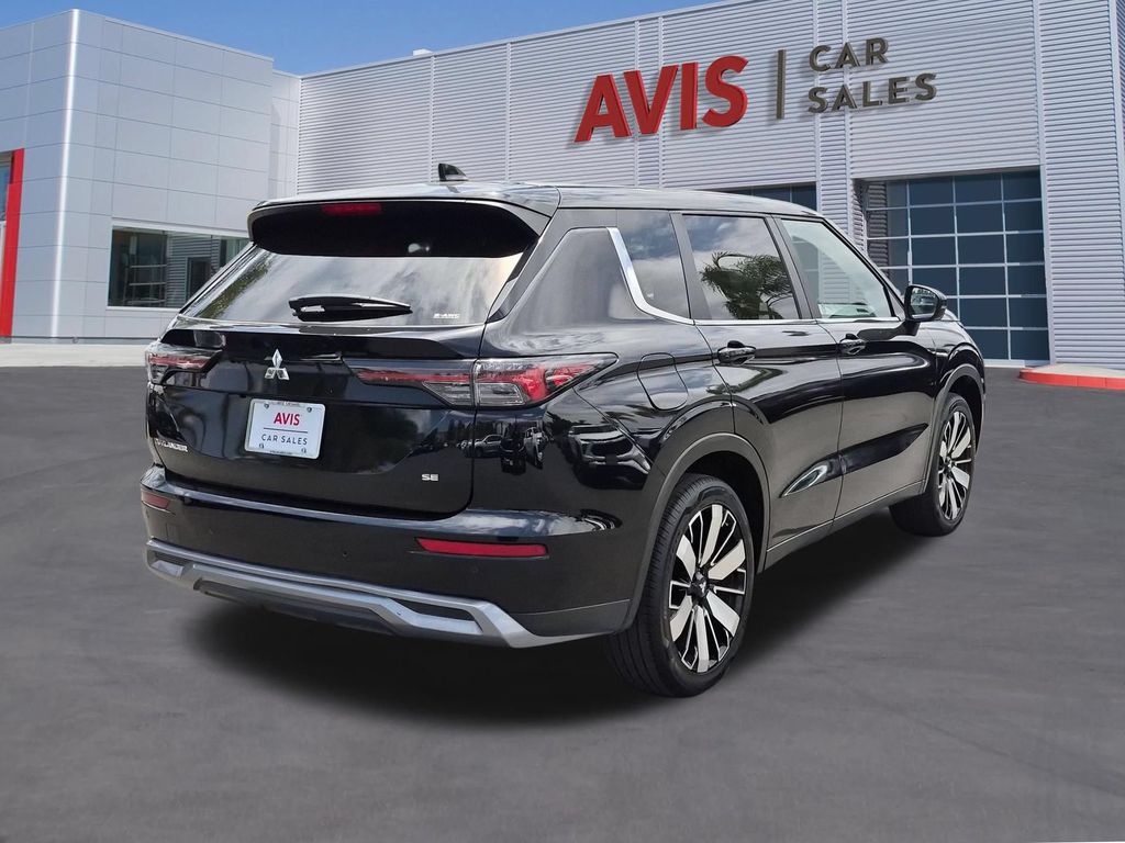 Thumbnail: 2025 Mitsubishi Outlander - 6
