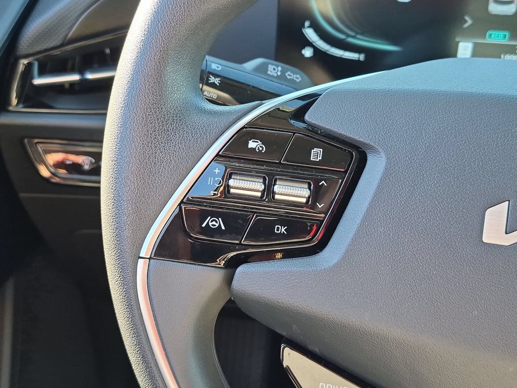 Thumbnail: 2025 Kia Niro - 21