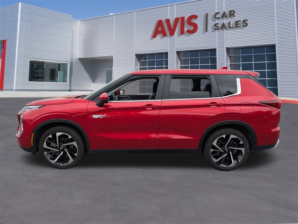 Thumbnail: 2023 Mitsubishi Outlander - 10