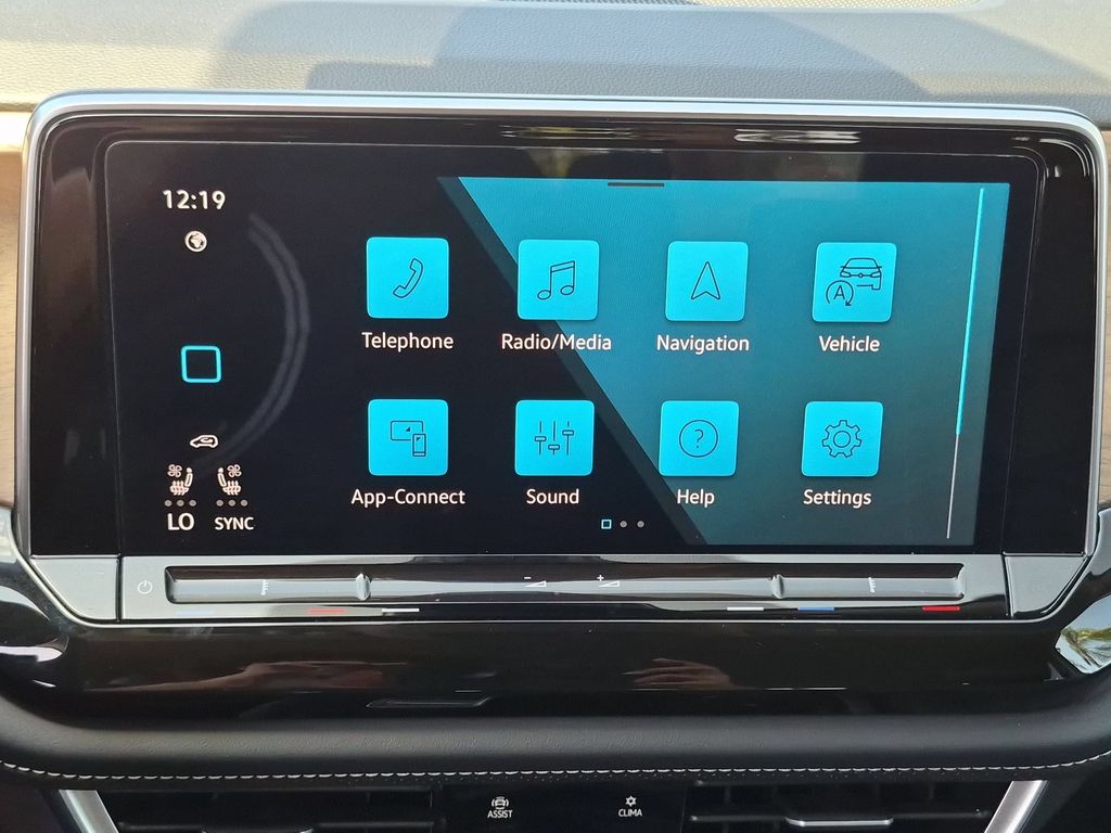 2025 Volkswagen Atlas SE w/Tech - Photo 17