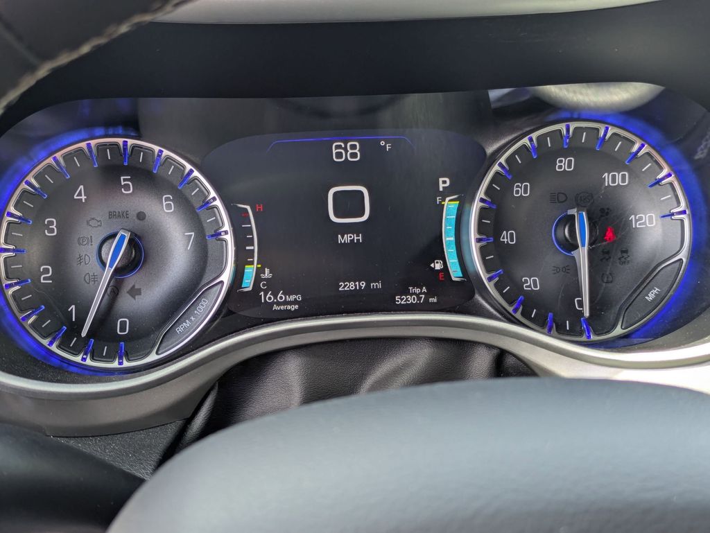 Thumbnail: 2025 Chrysler Pacifica - 19