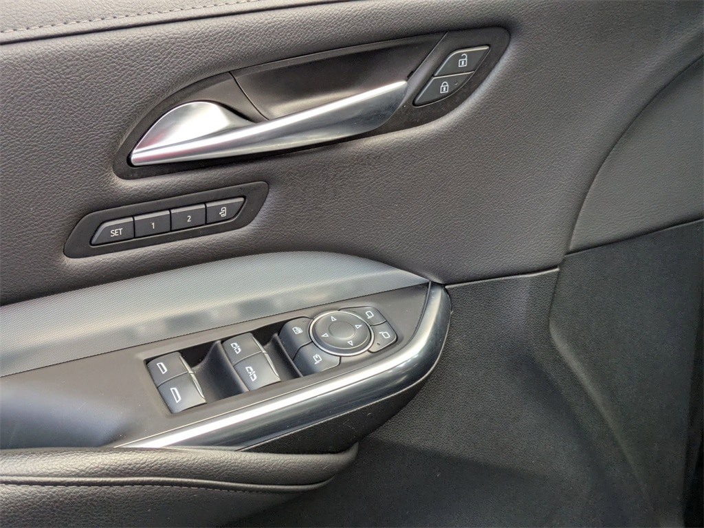 Thumbnail: 2023 Cadillac XT4 - 16