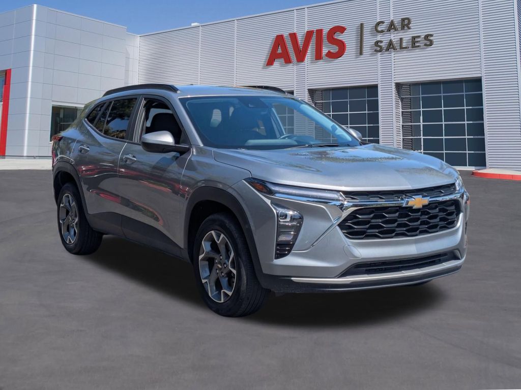 Thumbnail: 2025 Chevrolet Trax - 3
