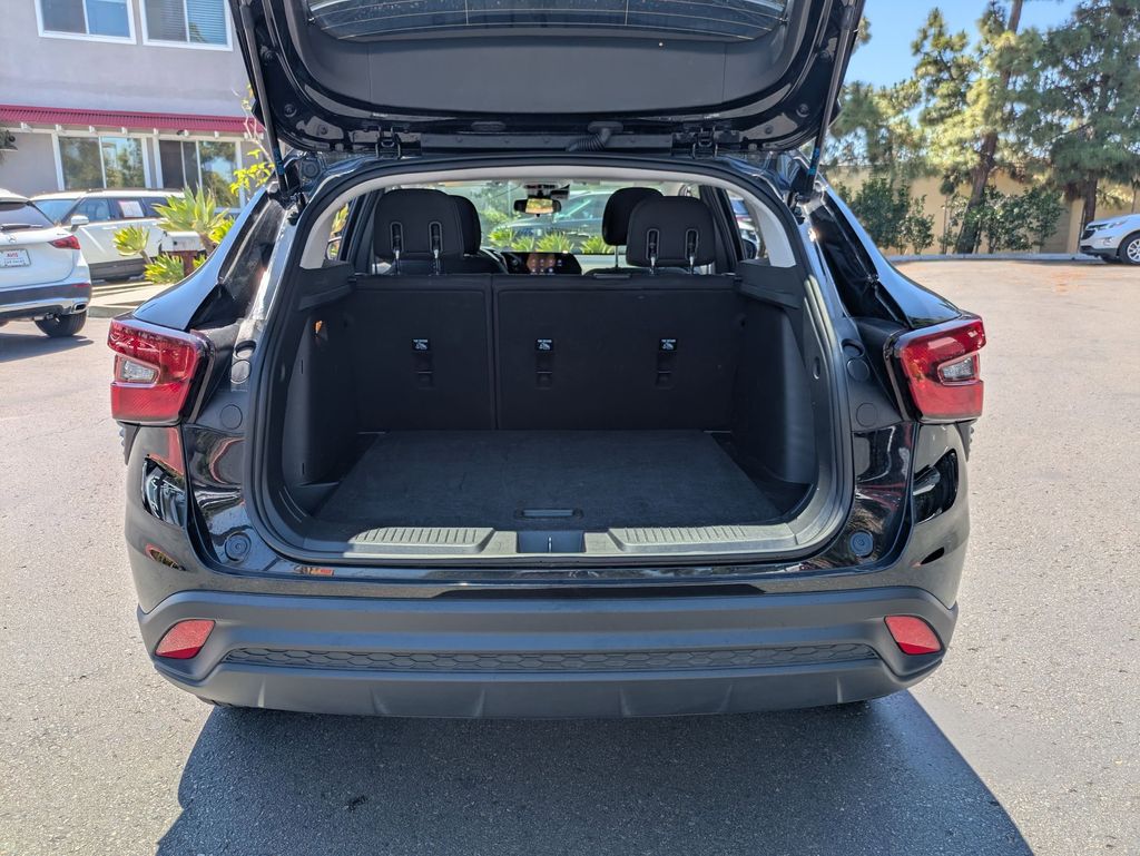 Thumbnail: 2025 Chevrolet Trax - 30
