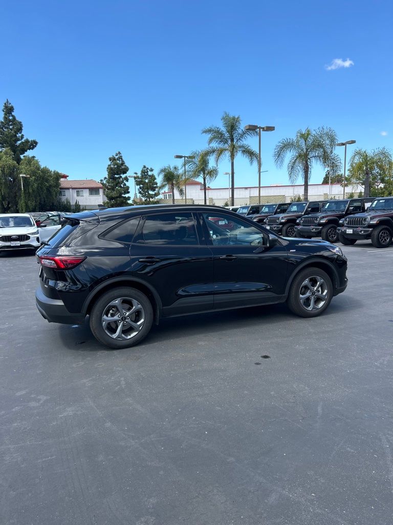 Thumbnail: 2025 Ford Escape - 8