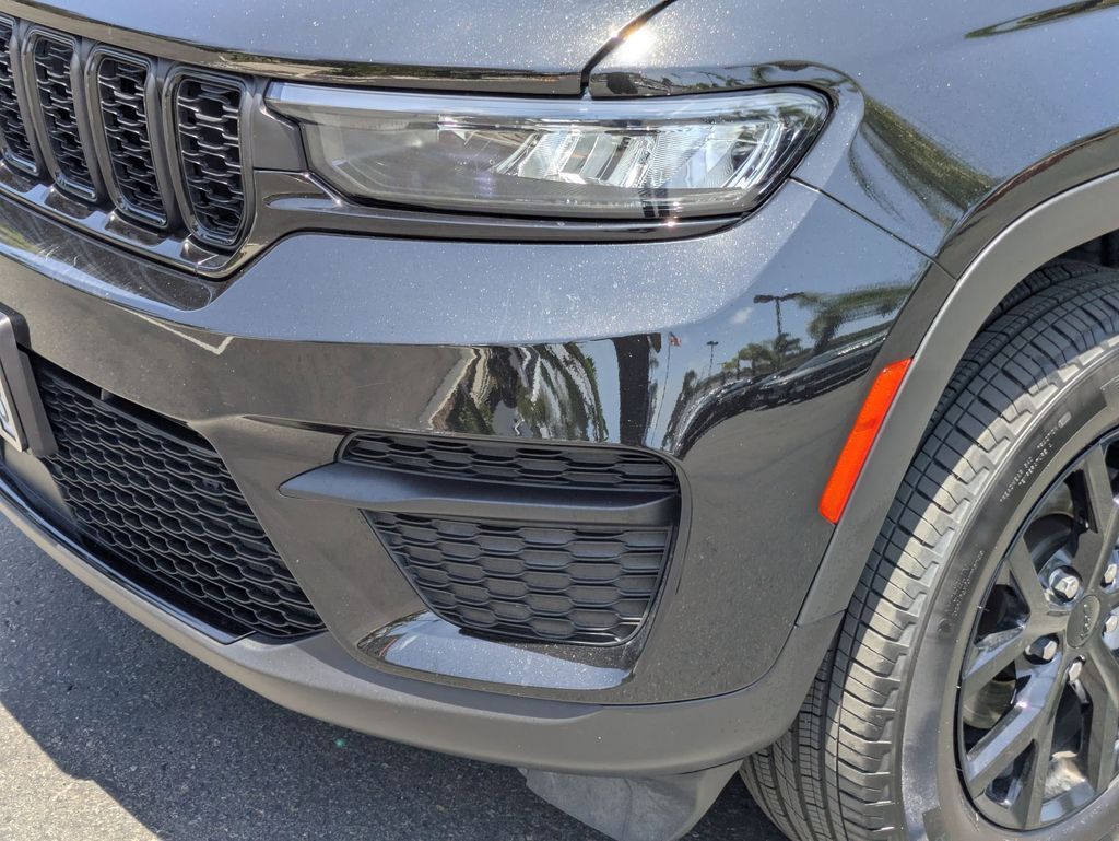 Thumbnail: 2025 Jeep Grand Cherokee - 11