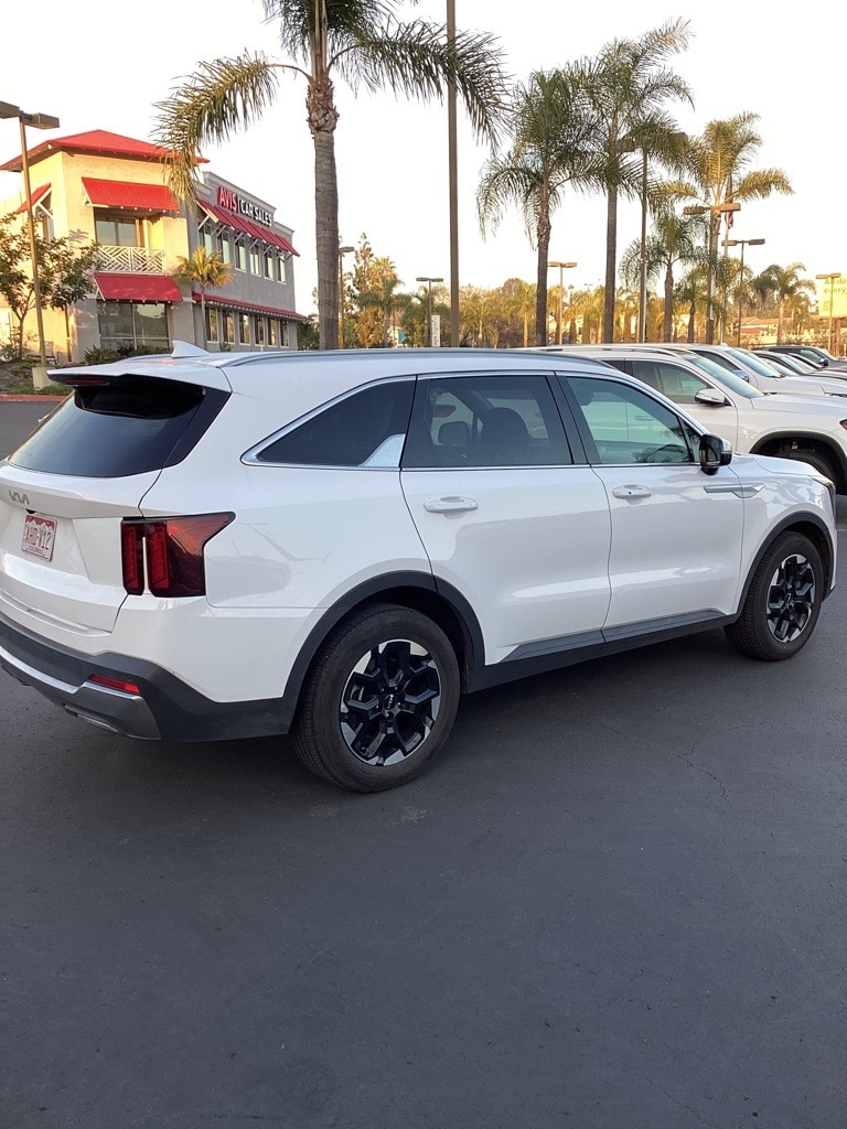 2024 Kia Sorento S's photo