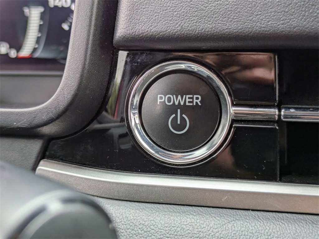 Thumbnail: 2023 Mitsubishi Outlander - 25