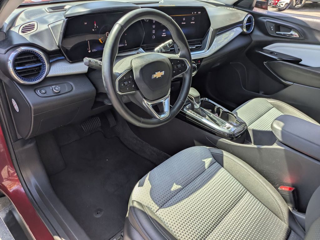 Thumbnail: 2025 Chevrolet Trax - 17