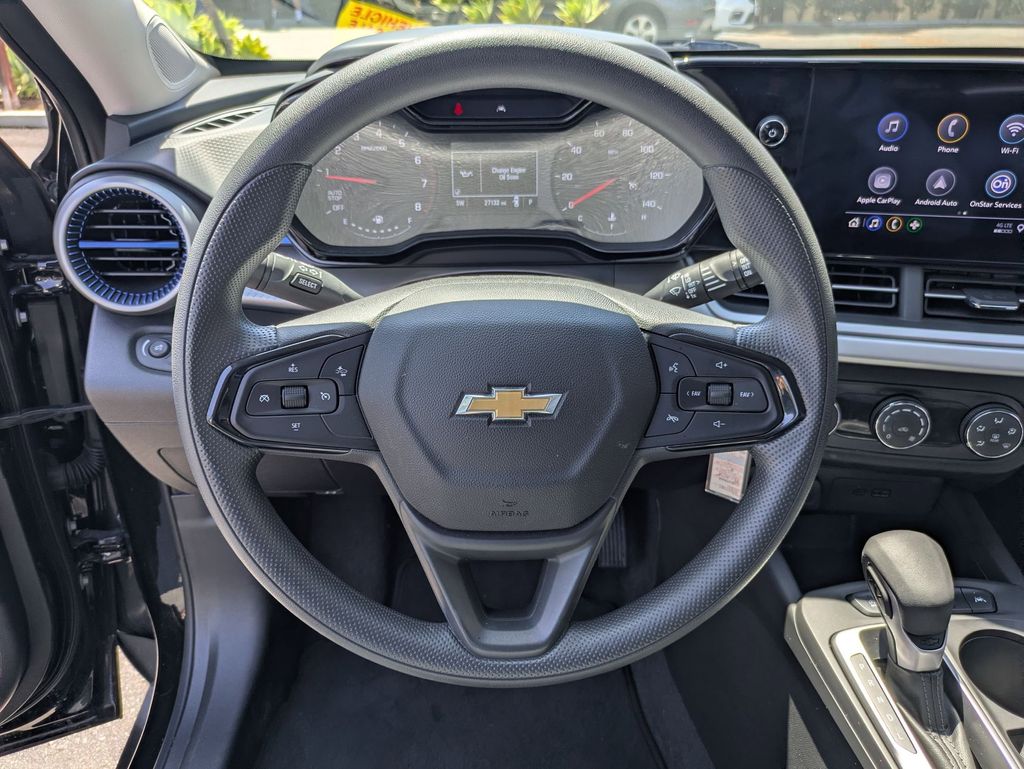 Thumbnail: 2025 Chevrolet Trax - 18