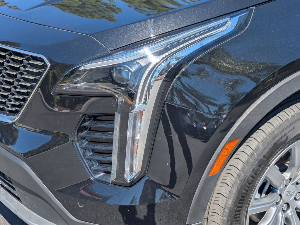 Thumbnail: 2023 Cadillac XT4 - 11