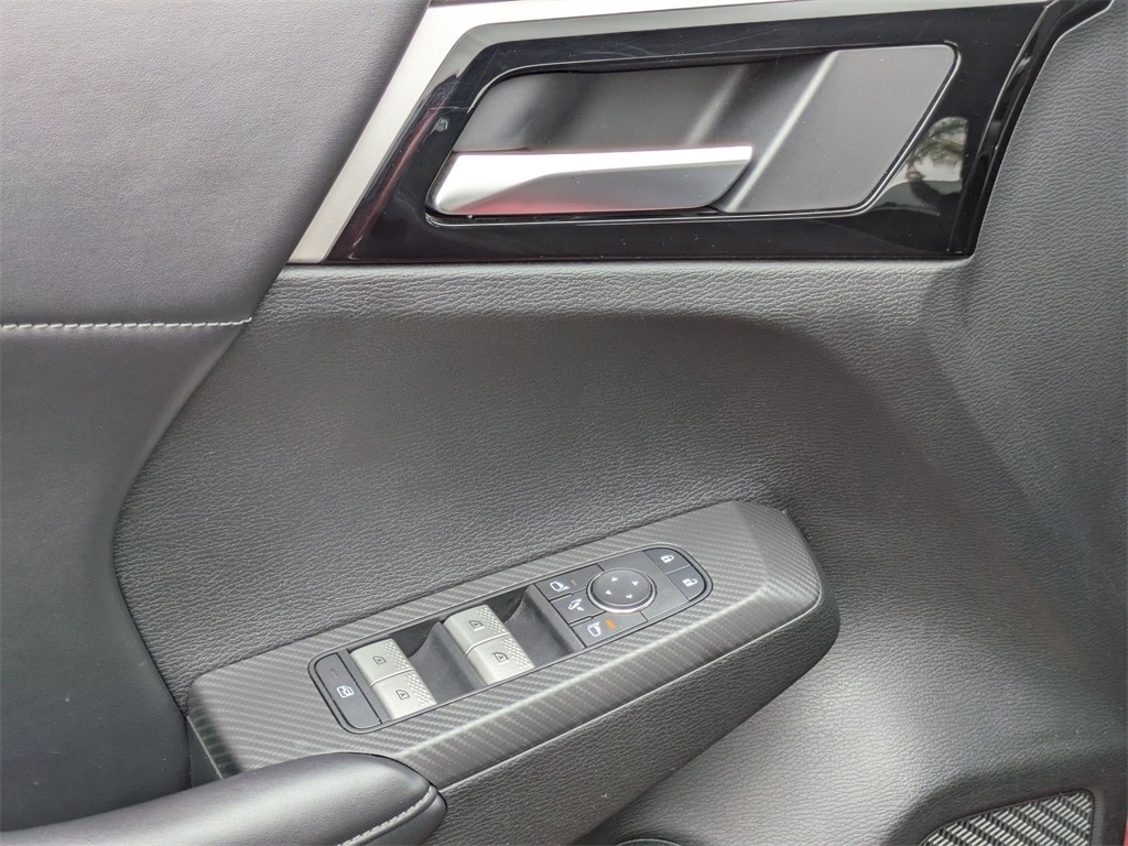 Thumbnail: 2023 Mitsubishi Outlander - 15