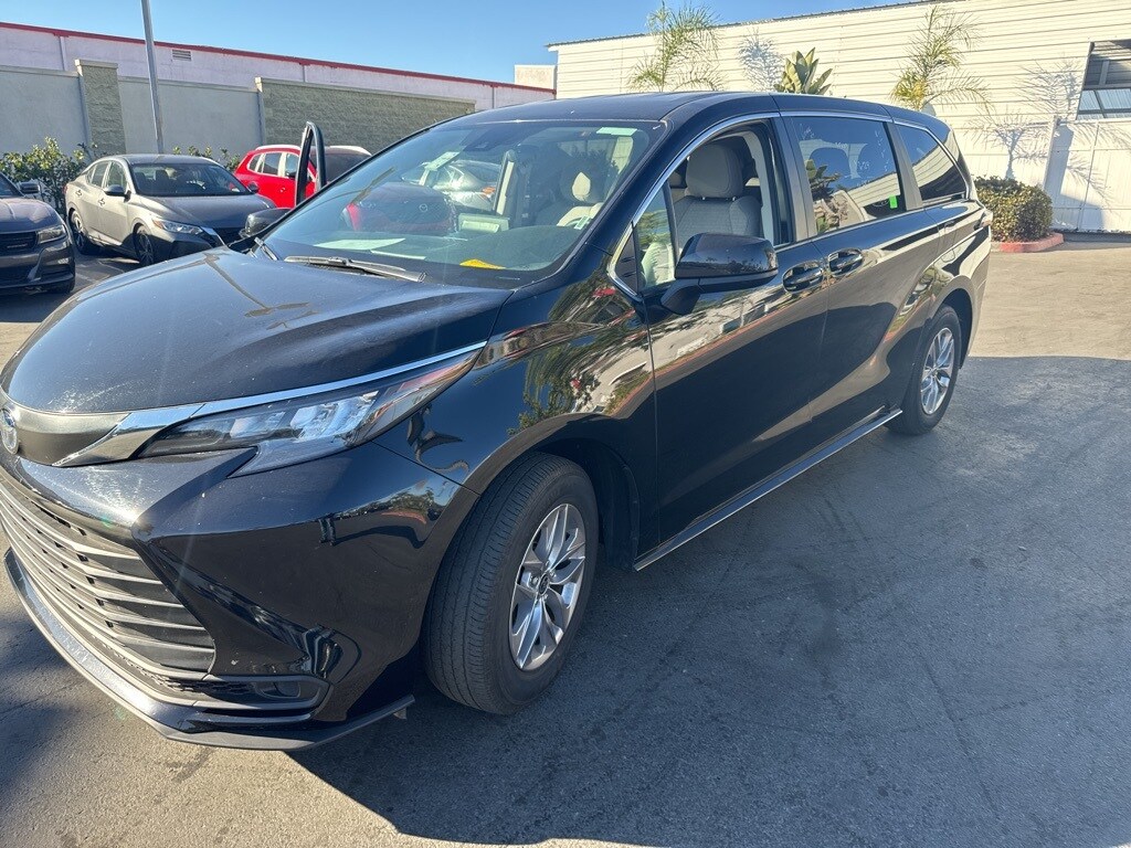 Used 2024 Toyota Sienna For Sale at AVIS Car Sales VIN 5TDKRKEC0RS194066