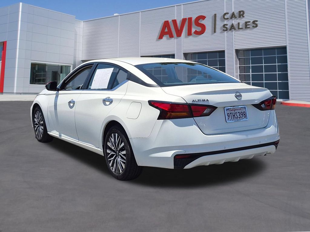 Thumbnail: 2025 Nissan Altima - 9