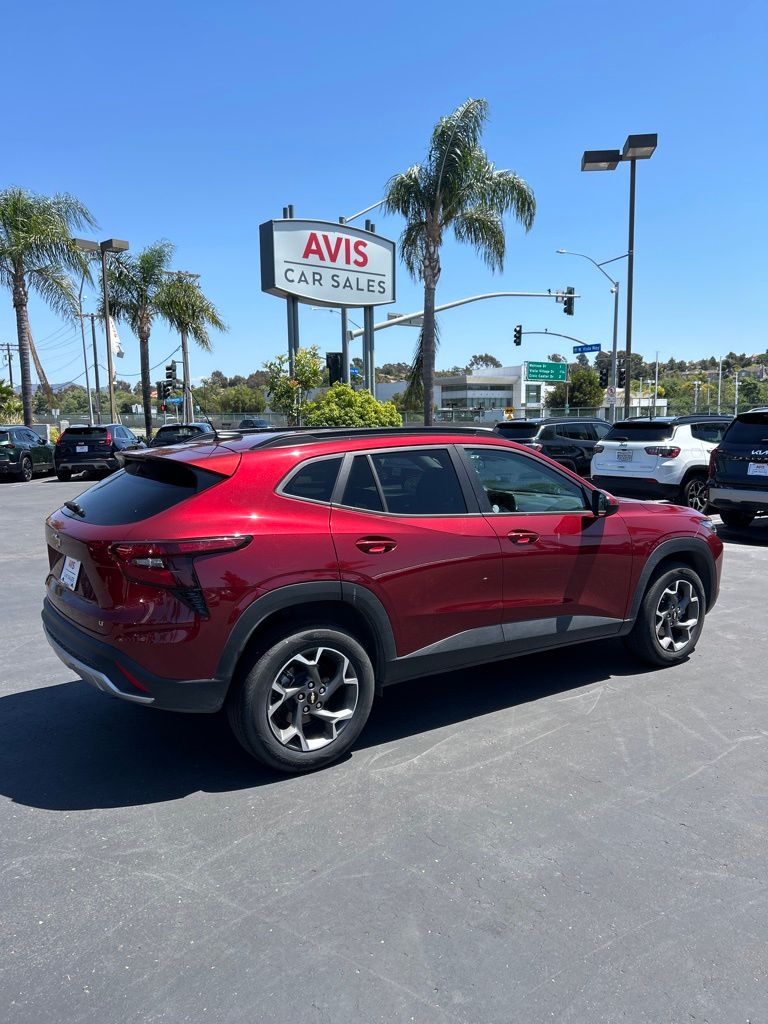 Thumbnail: 2025 Chevrolet Trax - 3