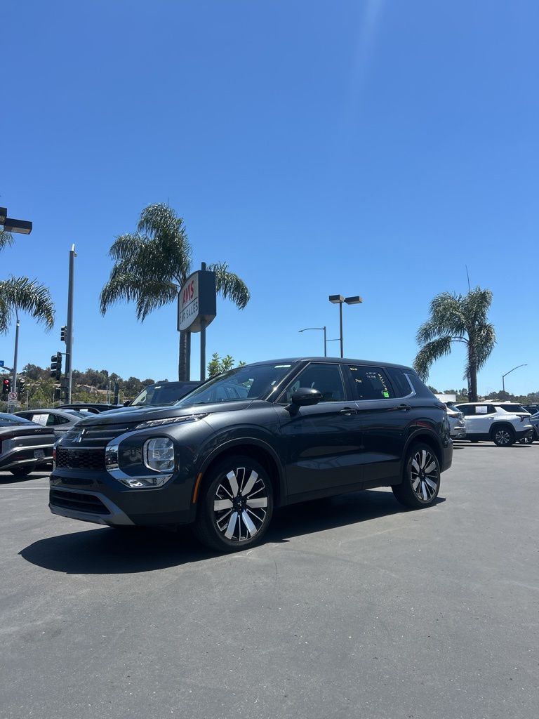 2025 Mitsubishi Outlander's photo