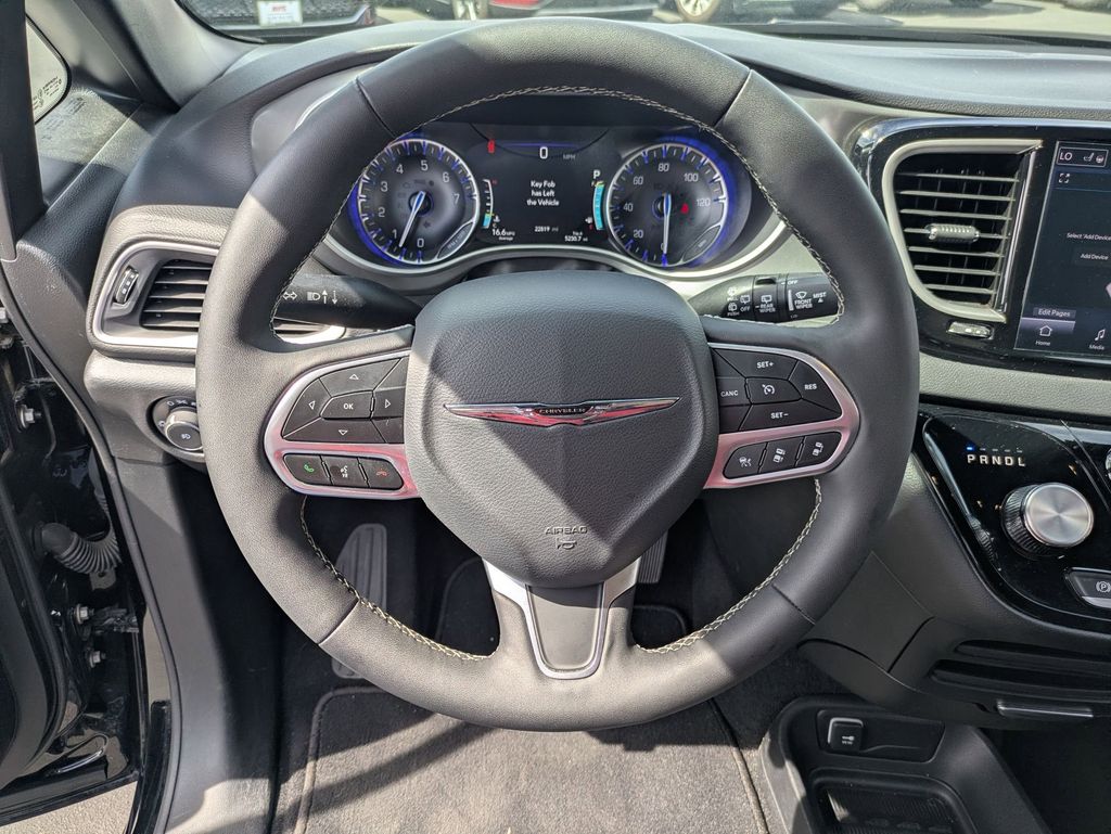 Thumbnail: 2025 Chrysler Pacifica - 18