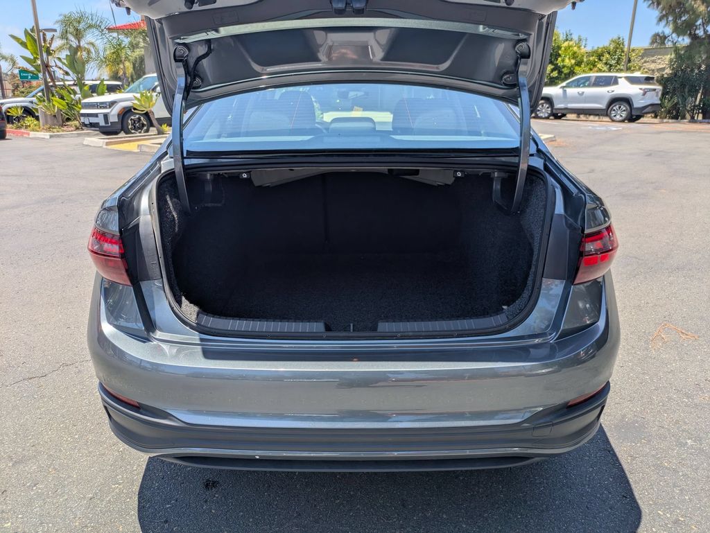 Thumbnail: 2025 Volkswagen Jetta - 29