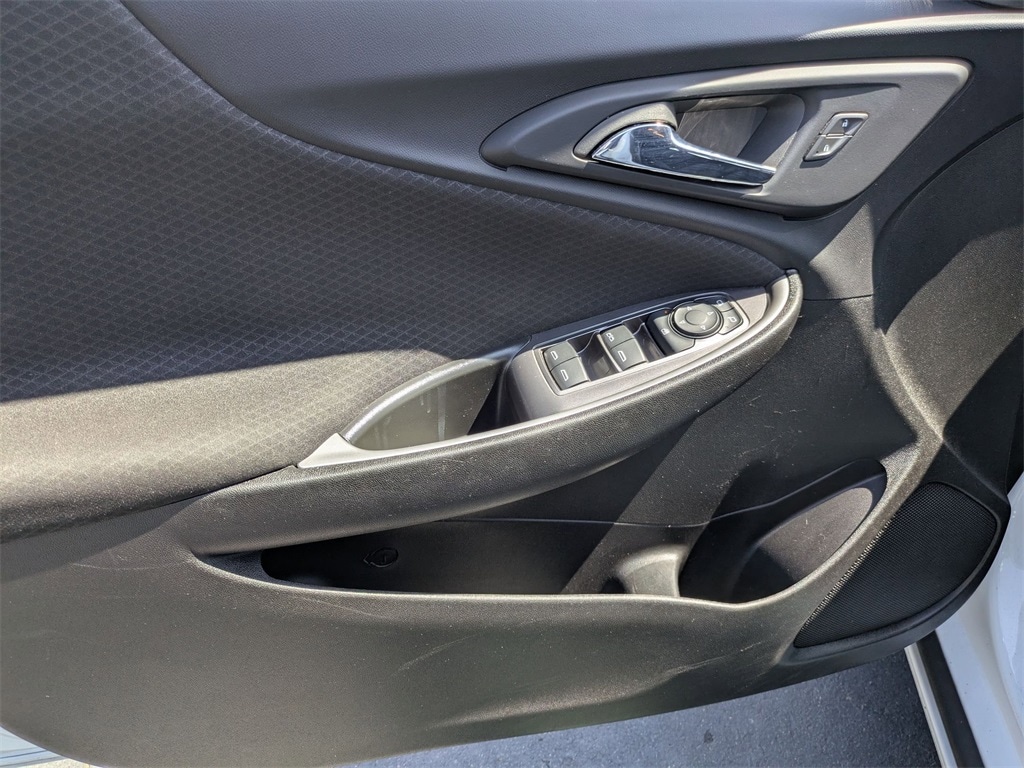 Thumbnail: 2023 Chevrolet Malibu - 14