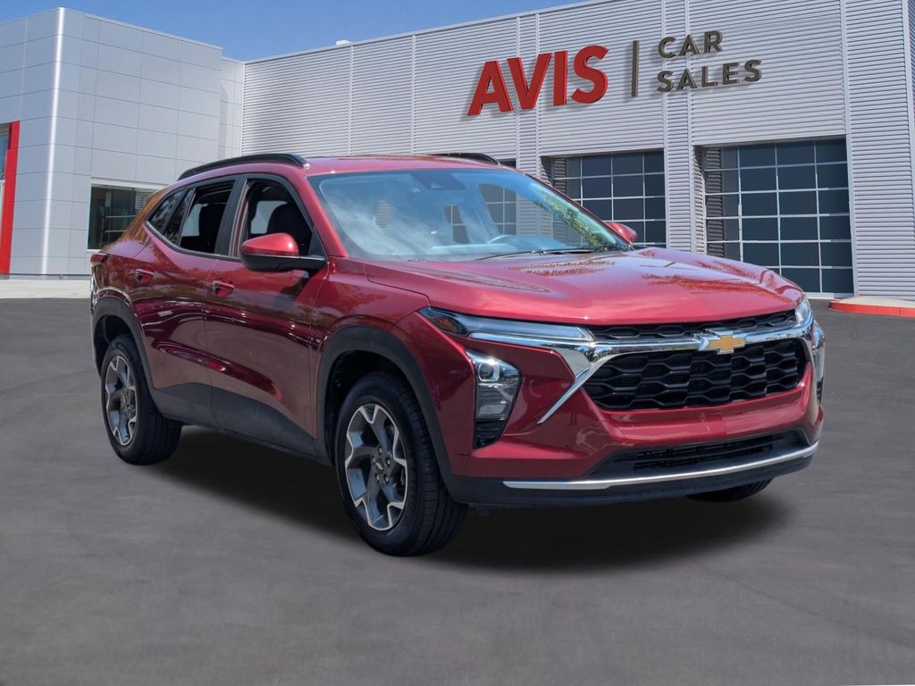 Thumbnail: 2025 Chevrolet Trax - 3