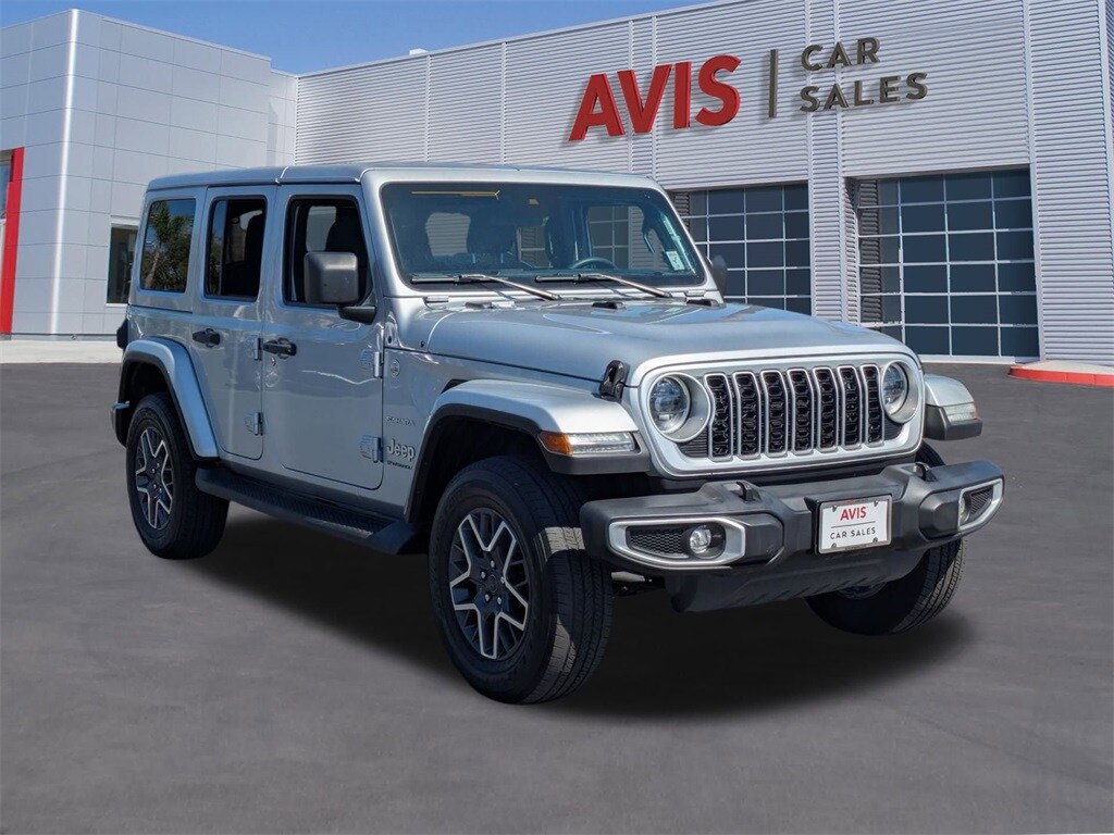 2024 Jeep Wrangler Sahara photo 3