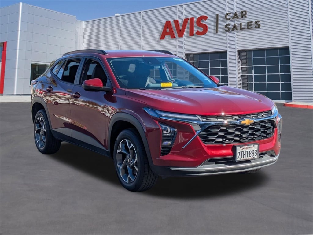 Thumbnail: 2025 Chevrolet Trax - 3