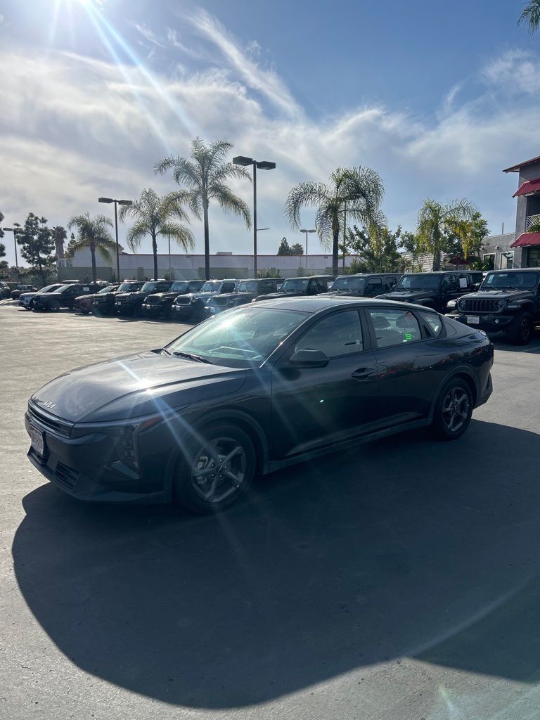 2025 Kia K4 LXS AT's photo