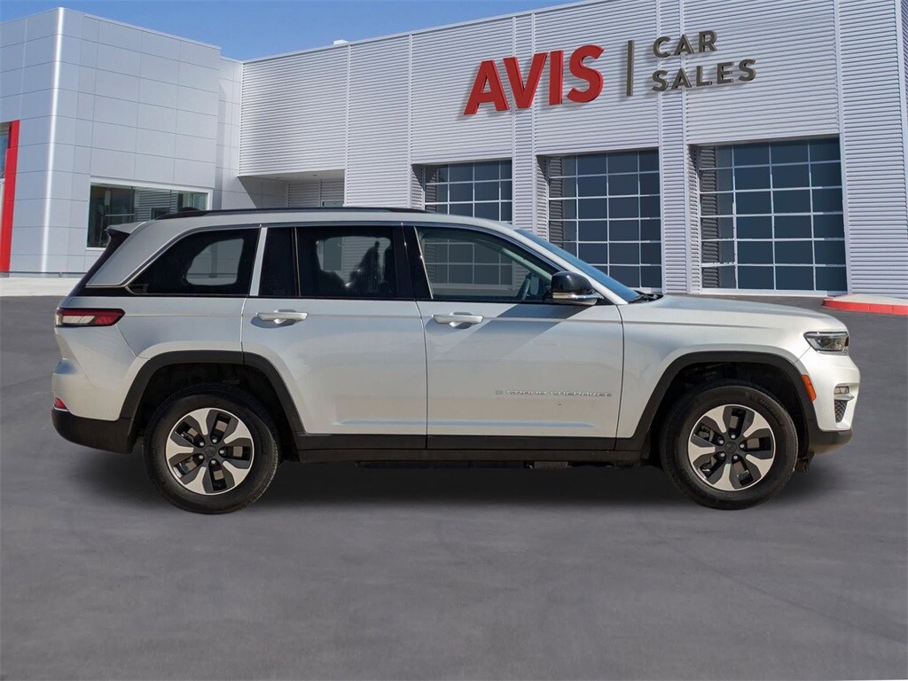 2023 Jeep Cherokee Base photo 3