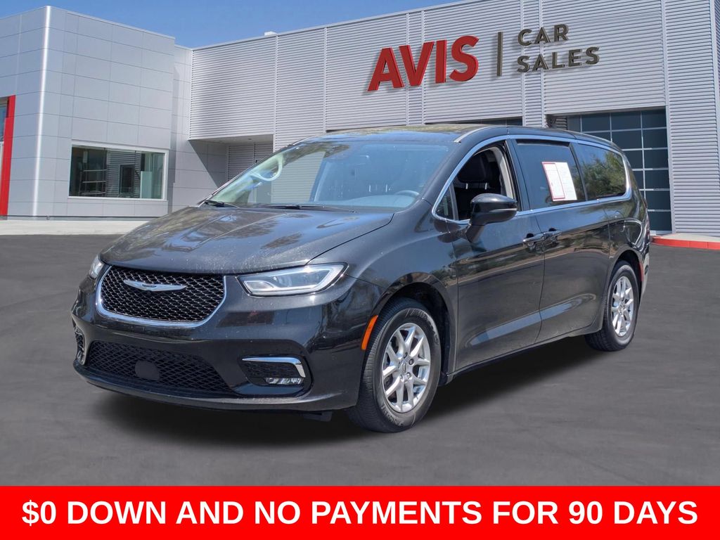2023 Chrysler Pacifica Touring L's photo
