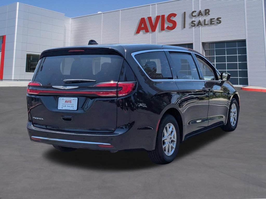 Thumbnail: 2023 Chrysler Pacifica - 6
