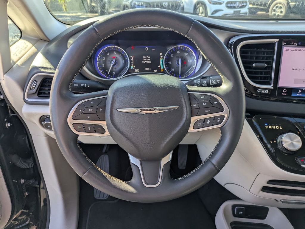 Thumbnail: 2023 Chrysler Pacifica - 18