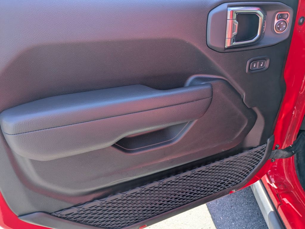 Thumbnail: 2025 Jeep Wrangler - 15