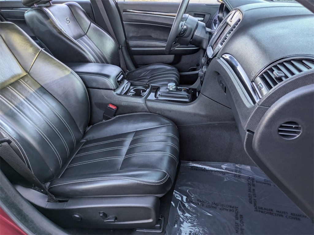 Thumbnail: 2023 Chrysler 300 - 29