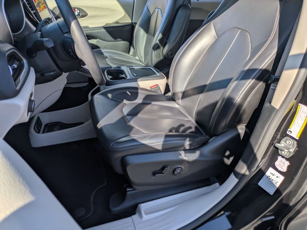 Thumbnail: 2023 Chrysler Pacifica - 14