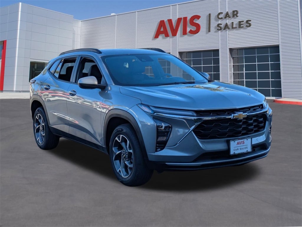 Thumbnail: 2025 Chevrolet Trax - 3