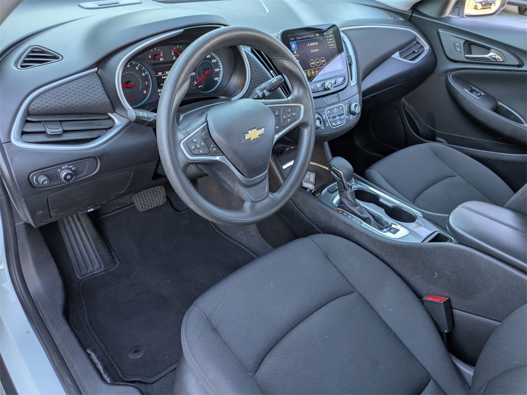 Thumbnail: 2023 Chevrolet Malibu - 17