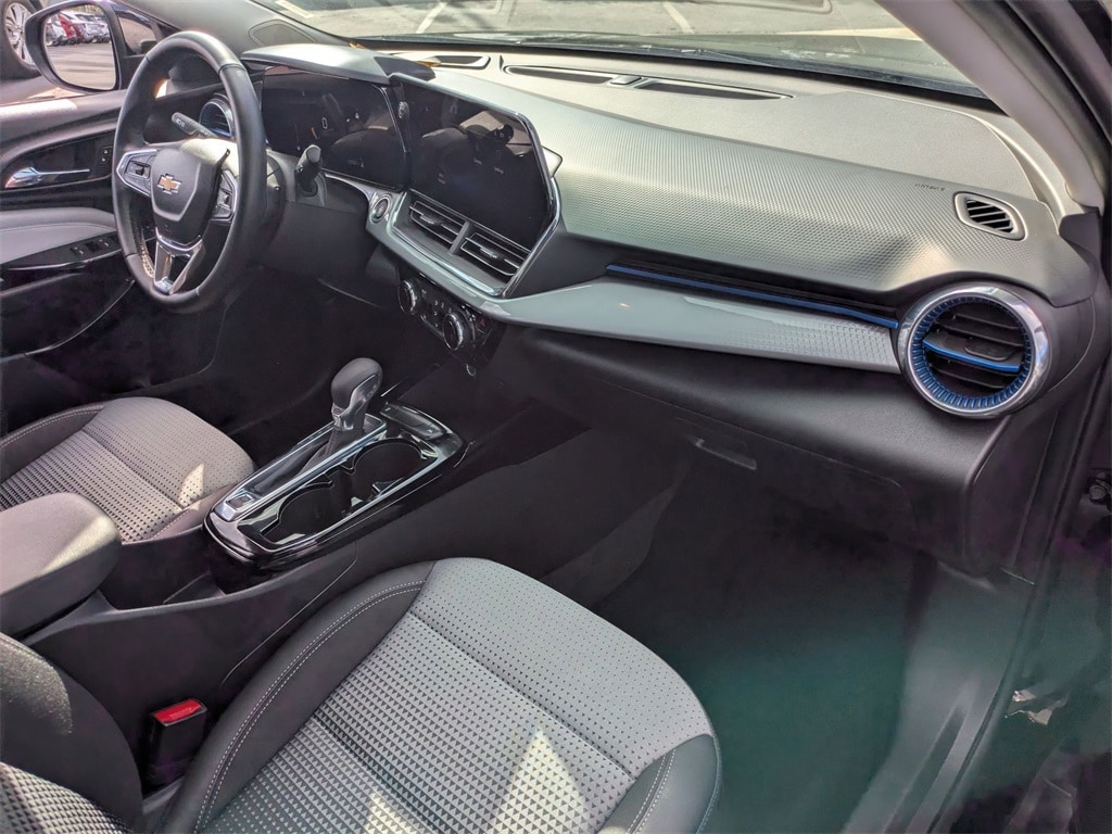 Thumbnail: 2025 Chevrolet Trax - 29