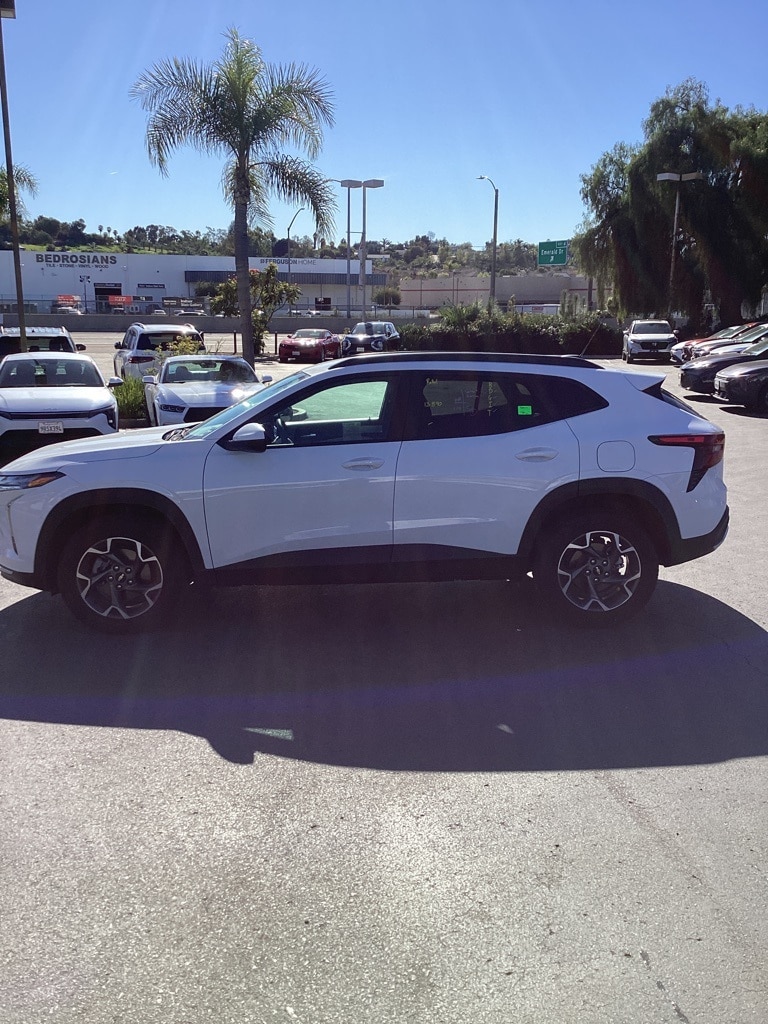 Thumbnail: 2025 Chevrolet Trax - 6