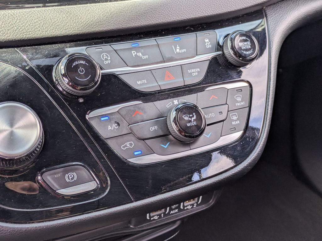 Thumbnail: 2025 Chrysler Pacifica - 22