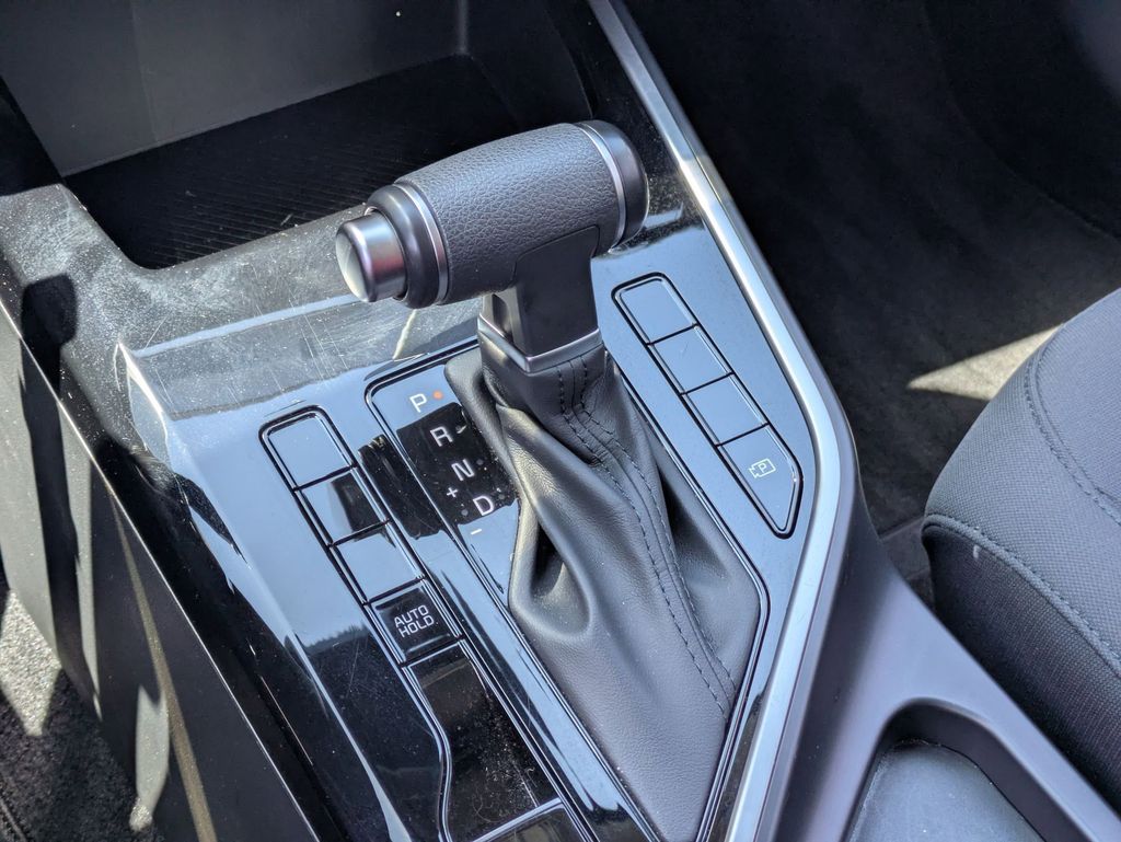 Thumbnail: 2025 Kia Niro - 23