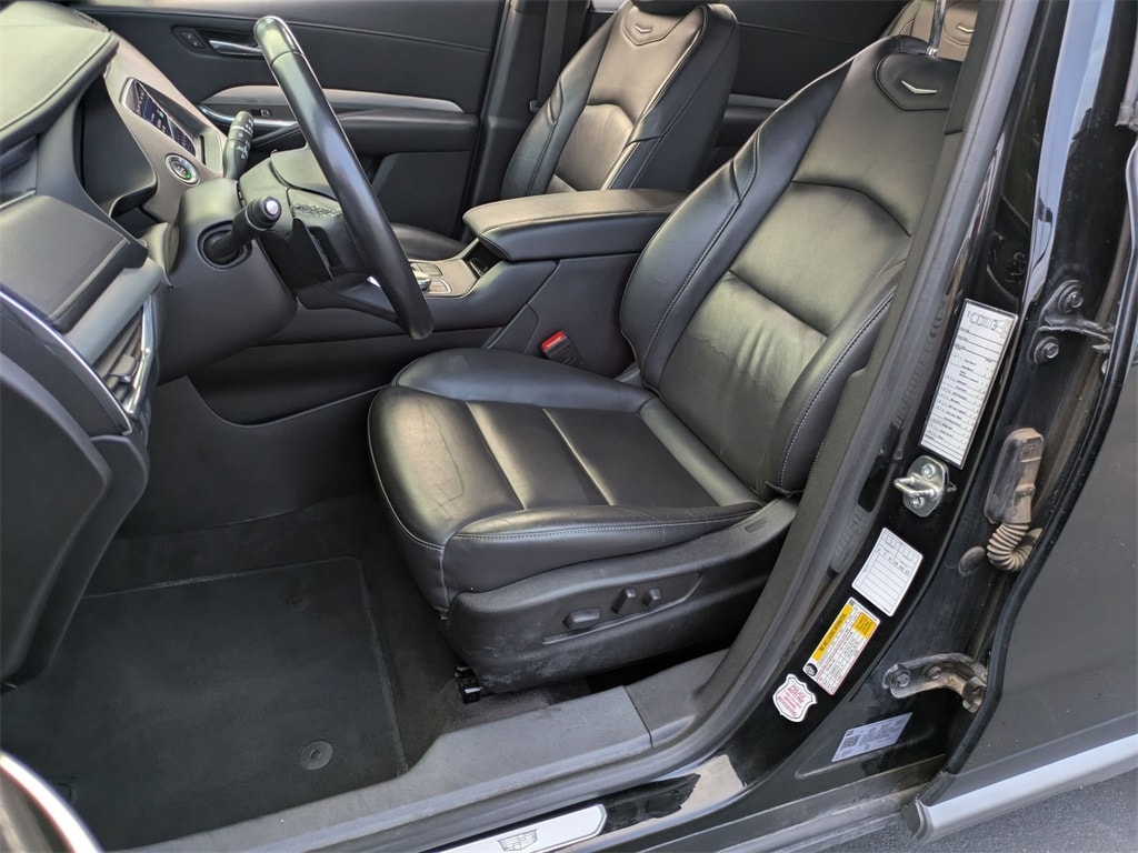 Thumbnail: 2023 Cadillac XT4 - 14