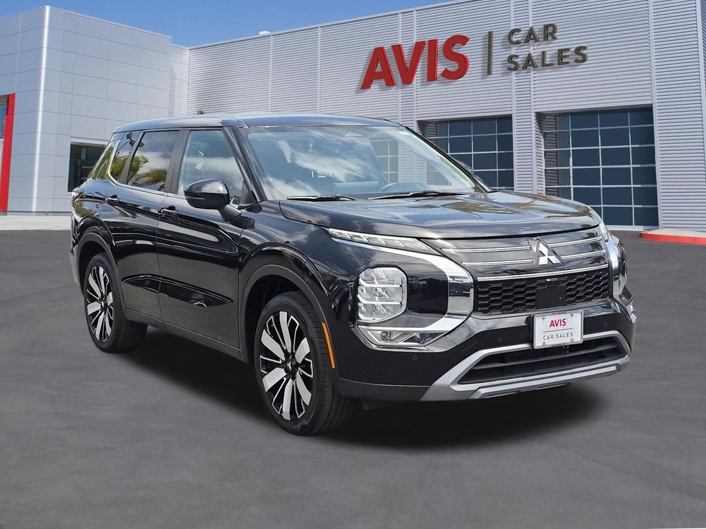 Thumbnail: 2025 Mitsubishi Outlander - 3
